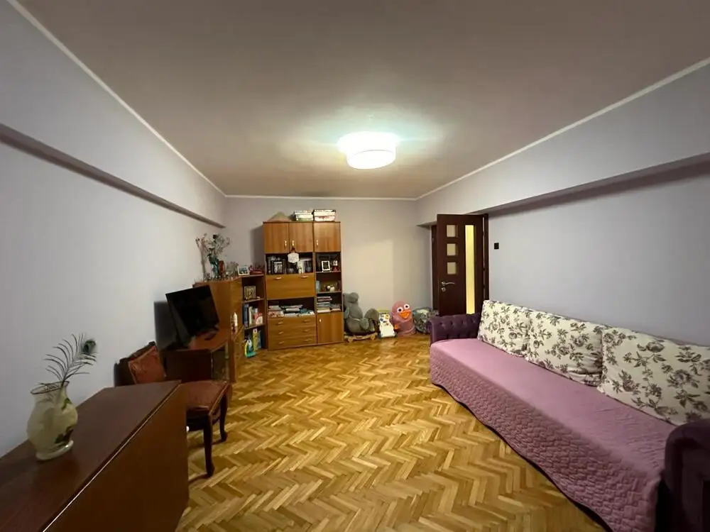 De vanzare apartament, 4 camere, in Sector 3, zona Piata Unirii (S3)