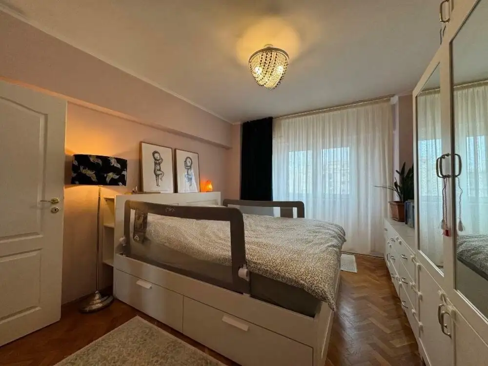 Vanzare apartament, 5 camere, in Sector 3, zona Piata Unirii (S3)