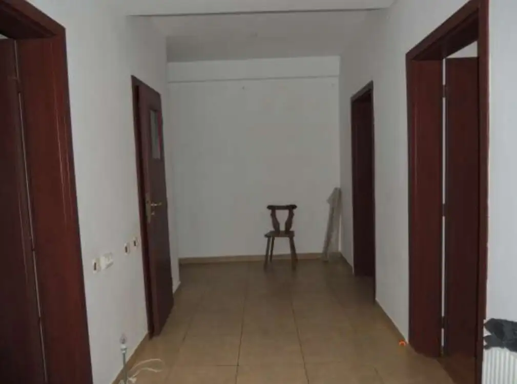 Se vinde apartament, 4 camere, in Sud, zona Bragadiru