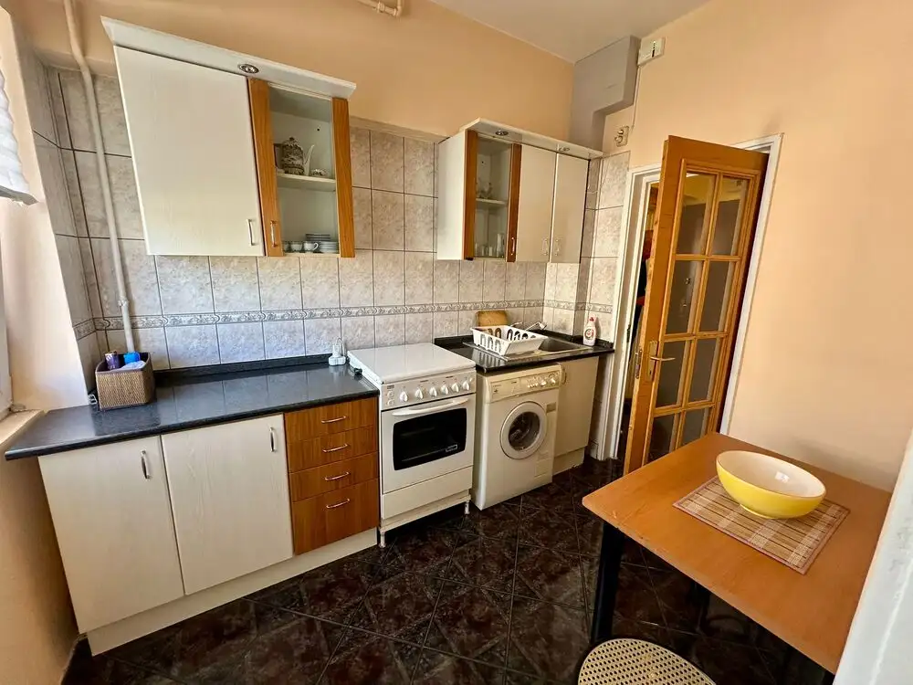 Vanzare apartament, 3 camere, in Sector 2, zona Vatra Luminoasa