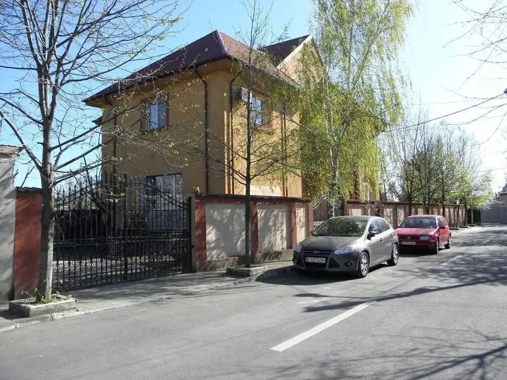 Vanzare casa, 8 camere, in Sector 1, zona Bucurestii Noi