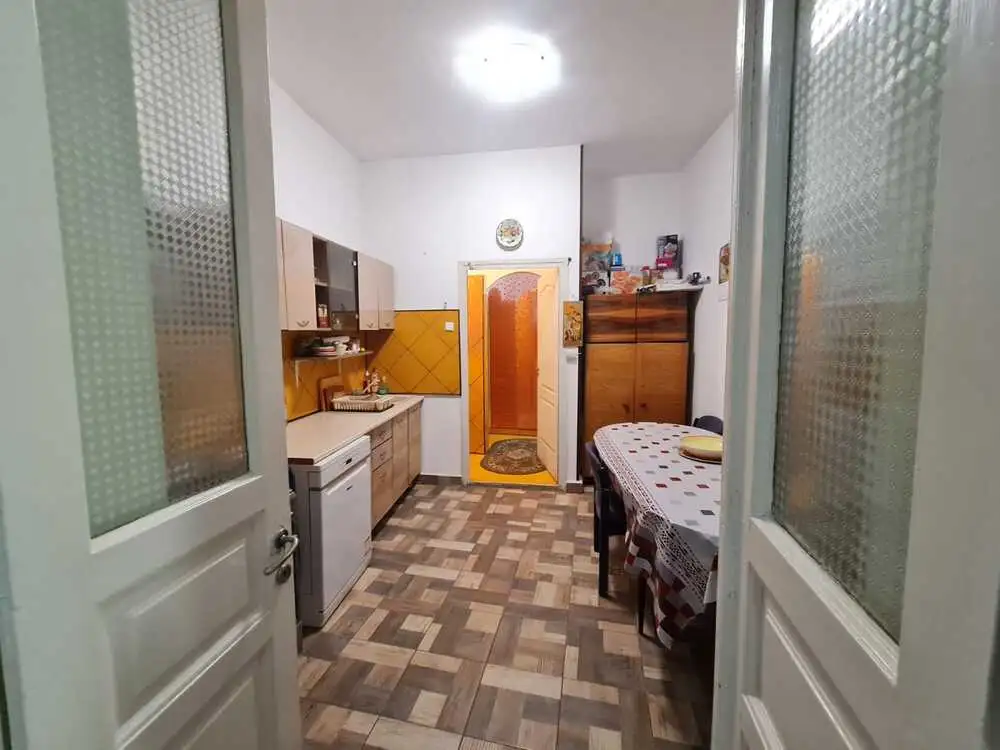 Vanzare apartament, 5 camere, in Sector 2, zona Dacia
