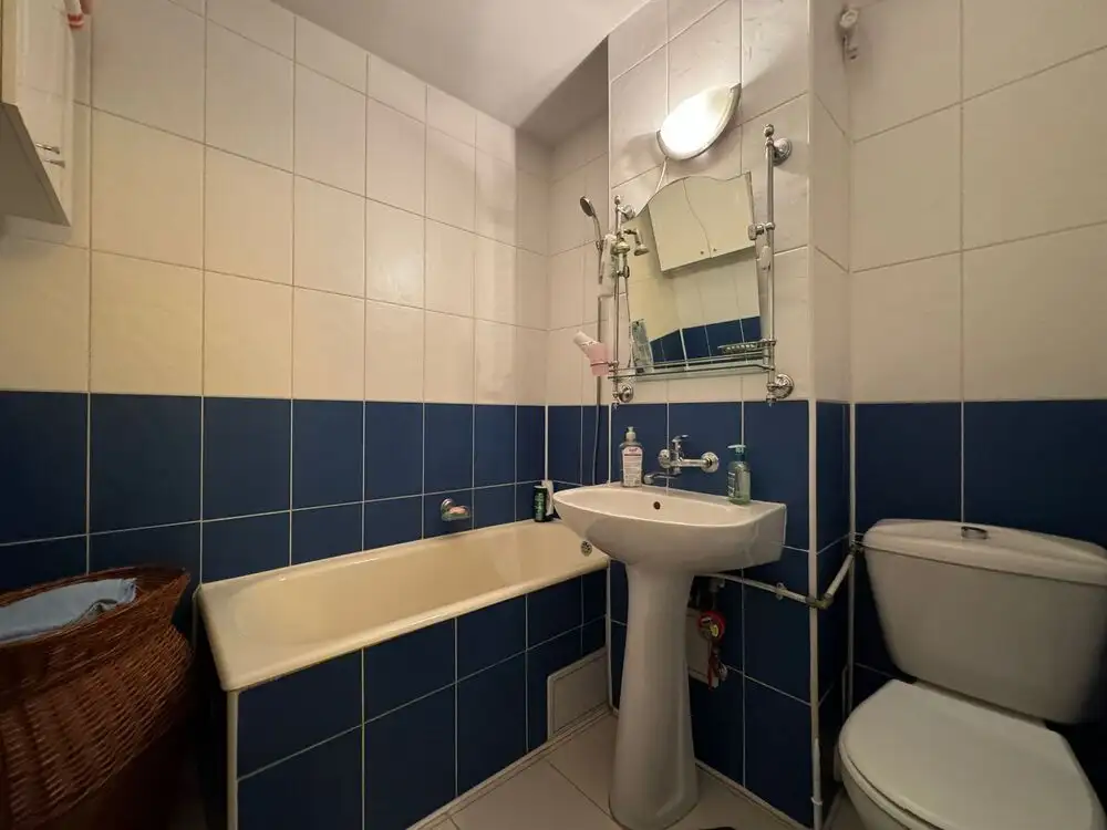 Se vinde apartament, 4 camere, in Constanta, zona Inel I