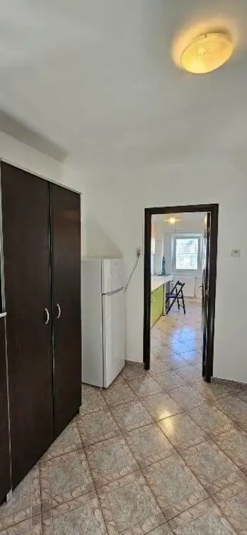 Se vinde apartament, o camera, in Sector 4, zona Timpuri Noi