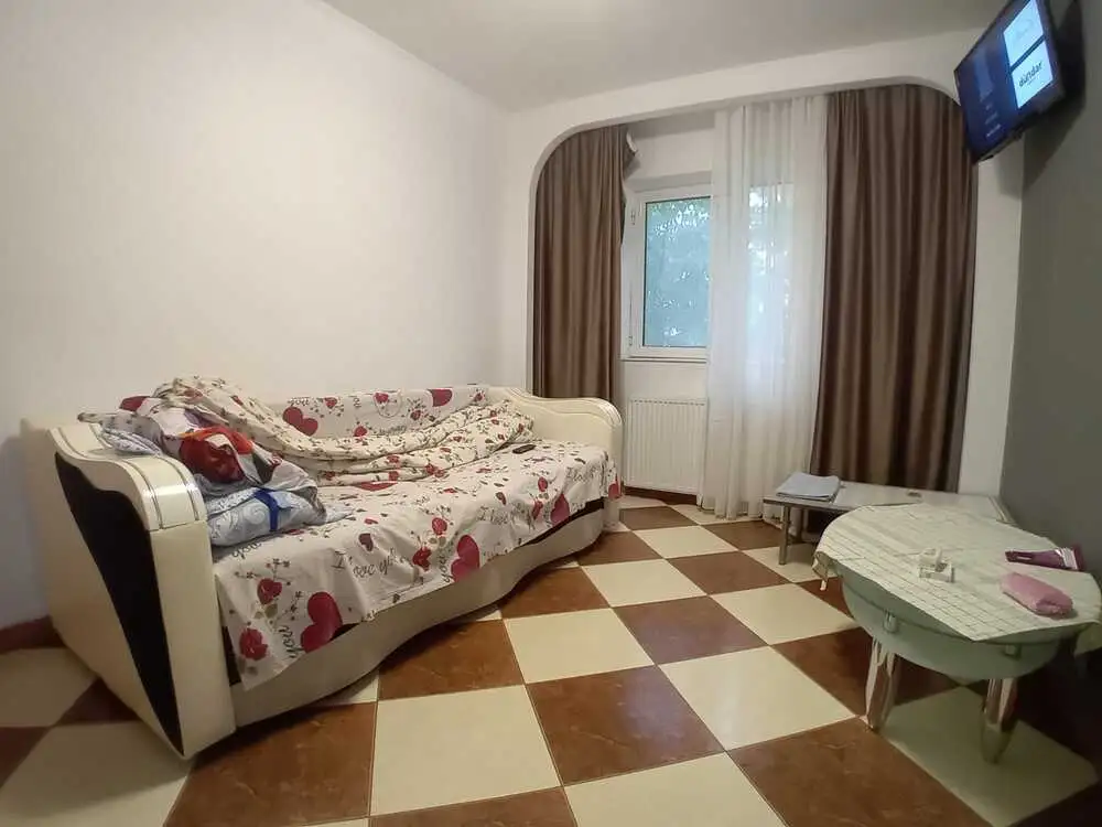 Se vinde apartament, 3 camere, in Sector 4, zona Aparatorii Patriei