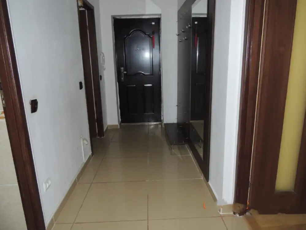 De vanzare apartament, o camera, in Sud, zona Bragadiru