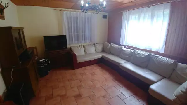 Cabana cu 8 camere de vanzare in Raul Sadului judetul Sibiu
