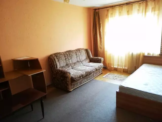 De inchiriat apartament cu 4 camere decomandate la etajul 3 in Sibiu