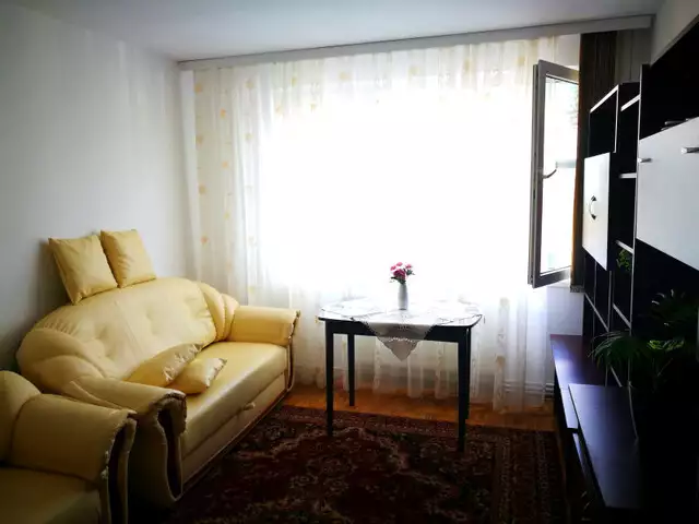 Apartament de inchiriat cu 3 camere decomandate in Sibiu zona Centrala