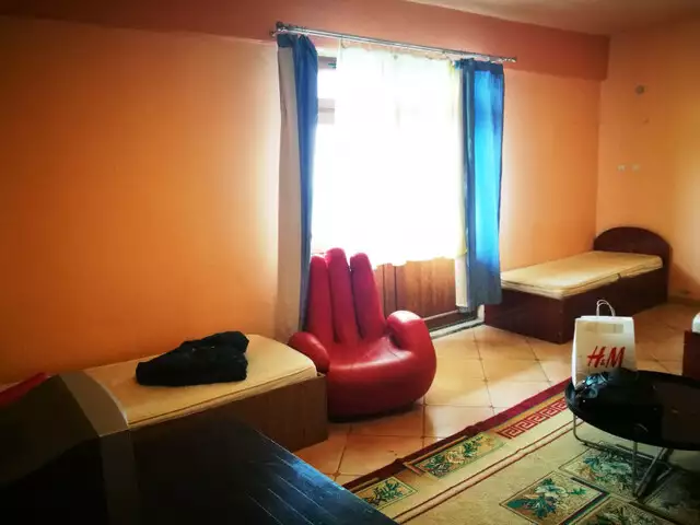 Casa individuala de vanzare cu 8 camere si 8 bai in Sibiu zona Strand