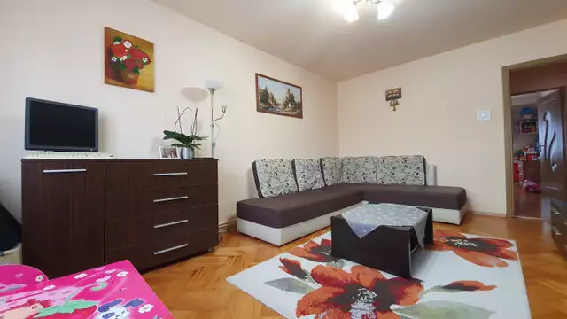 Apartament 2 camere decomandate pivnita de vanzare Sibiu zona Strand