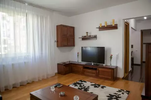 Apartament de vanzare 3 camere etaj 3 si balcon in Sibiu Mihai Viteazu