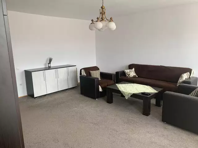 Apartament la casă cu 3 camere de închiriat în Sibiu zona Piața Cluj