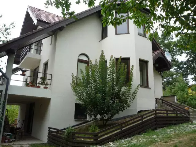 Casa individuala de vanzare 5 camere teren 2000 mp in Cisnadie Sibiu