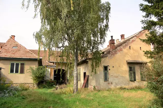 Casa individuala cu 8 camere si curte 500 mp in Sibiu zona Piata Cluj