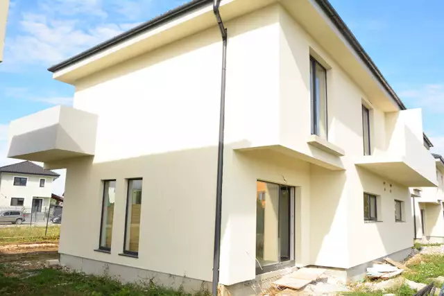 Casa noua de vanzare tip duplex cu 4 camere in Selimbar