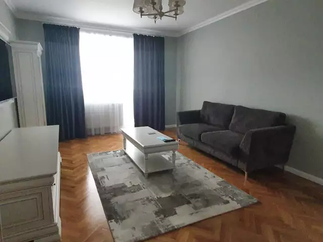 Apartament cu 3 camere decomandate de inchiriat in zona Centrala Sibiu