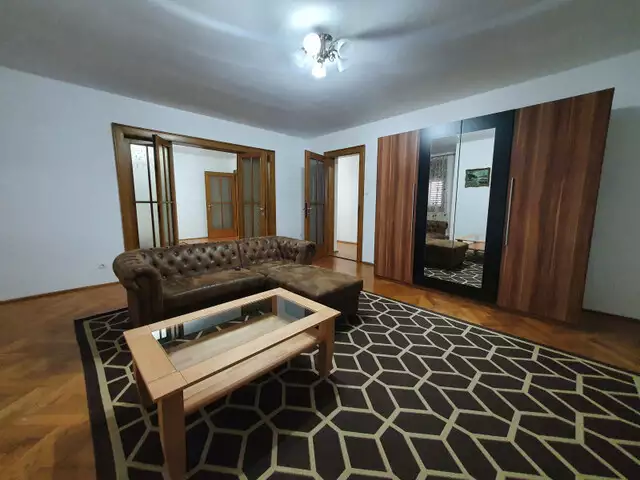 Apartament spatios cu 3 camere de inchiriat in Centrul Istoric Sibiu