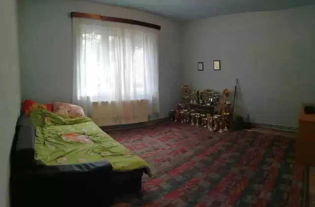 Casa de vanzare 2 camere 220 mp curte zona Calea Dumbravii Sibiu