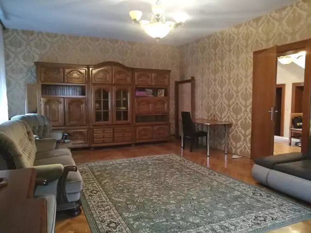 Casa 5 camere de inchiriat la 3 minute de Centrul Istoric Sibiu