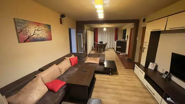 Apartament 3 camere 100 mp utili de vanzare in Sibiu zona Strand