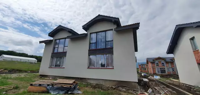 Duplex nou si curte de 250 mp intr-o zona superba de case in Cisnadie