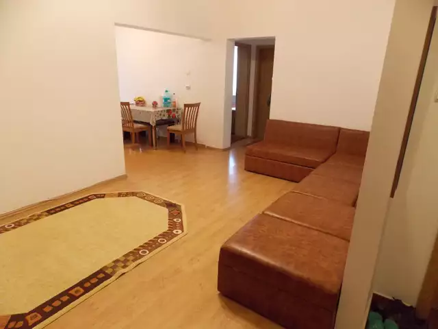 Apartament 3 camere de vanzare etaj intermediar Sibiu zona Strand