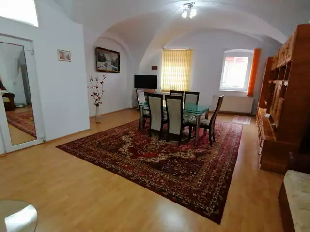 Apartament 2 camere la parter de vanzare zona Piata Mica in Sibiu