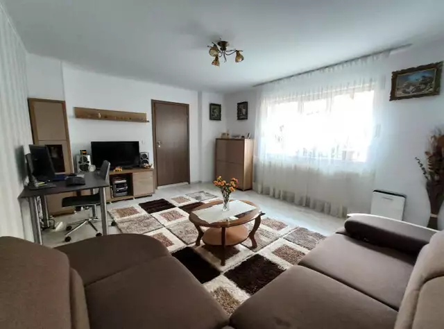 Apartament 3 camere la casa de vanzare 90 mp utili zona Lupeni Sibiu