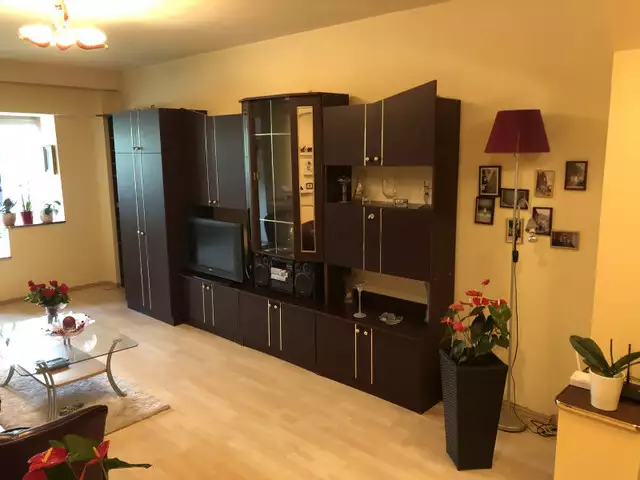 Apartament de vanzare 3 camere 2 bai zona Centrala Sibiu