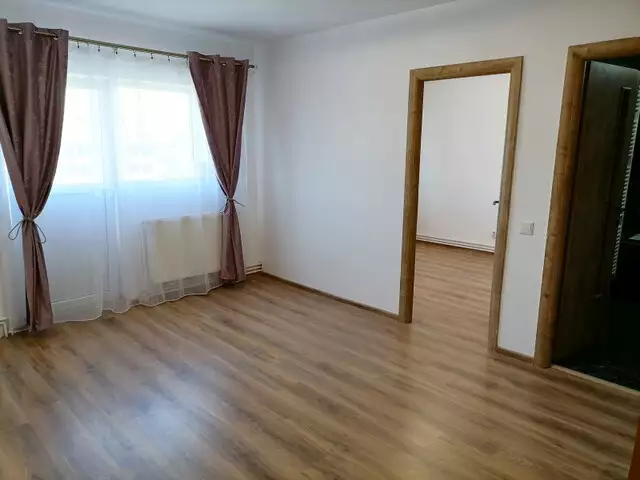 Apartament decomandat 3 camere 83 mp de vanzare in Sibiu Vasile Aaron