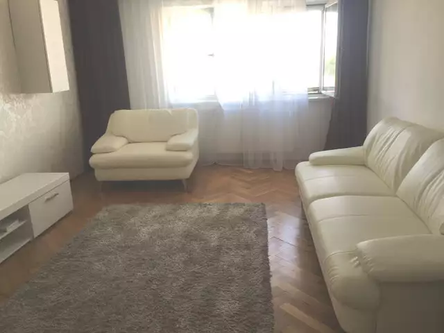 Apartament de inchiriat cu 3 camere decomandate zona Centrala Sibiu