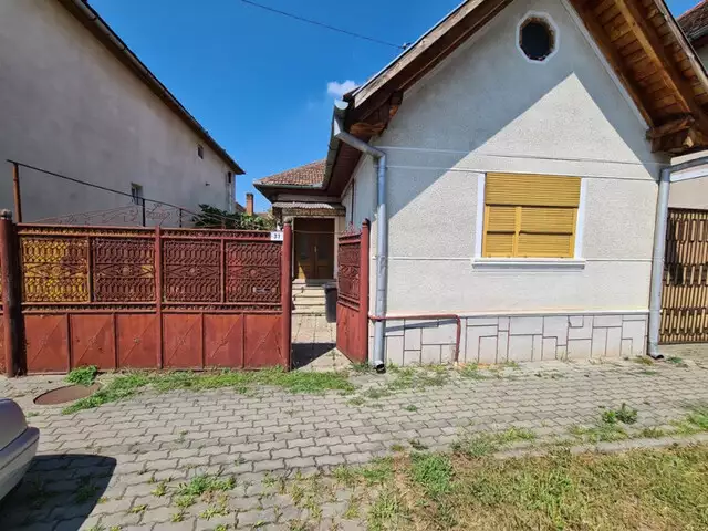 Casa si teren de 1500 mp de vanzare in Sebes