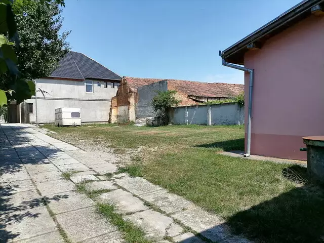 De vanzare imobil 5 camere si curte libera 500 mp Sibiu zona Selimbar