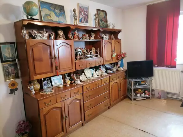 Apartament de vanzare 3 camere pivnita in Sibiu zona Rahovei