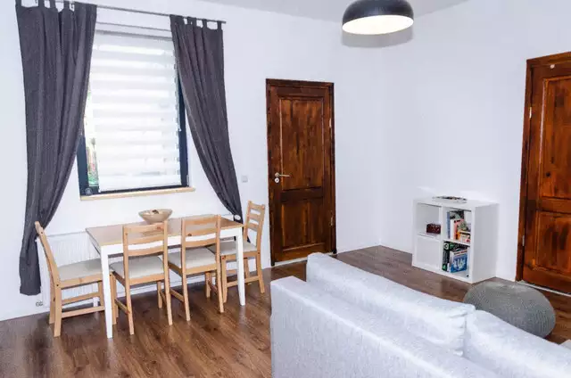 Apartament 3 camere 2 bai si curte de vanzare in Sibiu Orasul de Jos