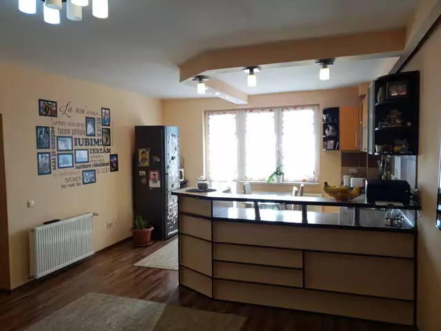 Apartament de vanzare 3 camere si balcon la cheie zona Rahova Sibiu