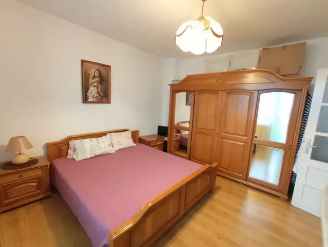 Apartament 3 camere decomandate de vanzare balcon curte Lazaret Sibiu