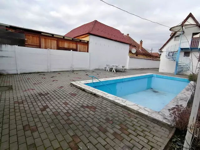 Casa de vanzare 11 camere si piscina zona Calea Dumbravii Sibiu