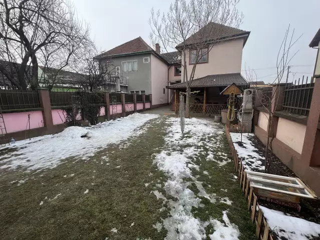 Casa individuala 5 camere garaj curte libera 200 mp Piata Cluj Sibiu