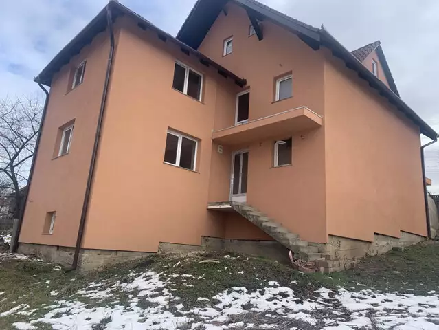 Casa individuala P+1E+M de vanzare in Sura Mare Sibiu 