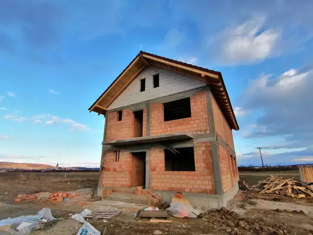 Casa individuala de vanzare 140 mp utili 500 mp teren Cristian Sibiu