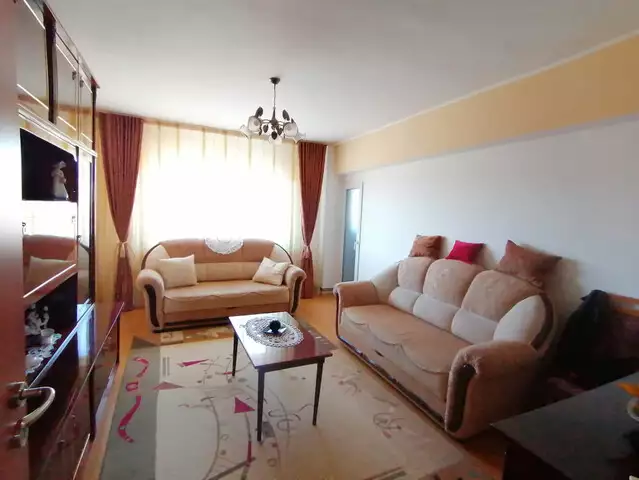 De inchiriat apartament 3 camere cu balcon zona Turnisor Sibiu