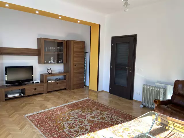 Apartament 2 camere de inchiriat Centrul Istoric Sibiu 55 mp parter 