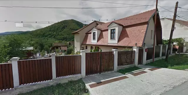 Casa in Cisnadioara teren 1100 mp cu 6 camere - garaj si foisor