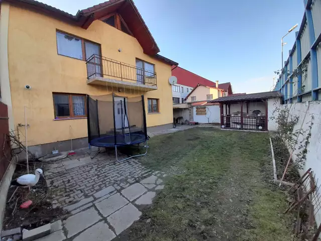 Casa de vanzare 4 camere in Selimbar Sibiu moderna si utilata