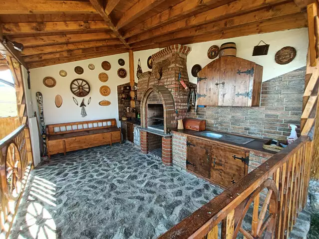 Cabana cu 2 camere de vanzare 1688 mp teren imprejmuit Sura Mare Sibiu