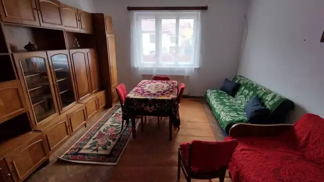 Casa 2 camere de inchiriat cu pivnita si gradina in Sibiu zona Lazaret