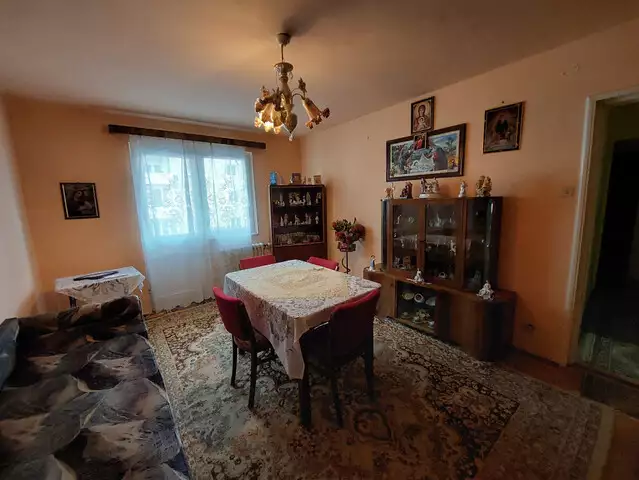Apartament de vanzare 3 camere si balcon etaj 2 Mihai Viteazul Sibiu