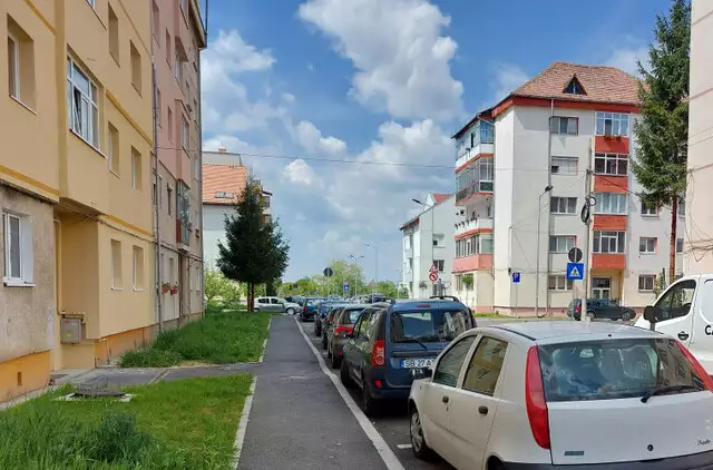 Apartament de inchiriat 3 camere decomandate parter zona Strand Sibiu